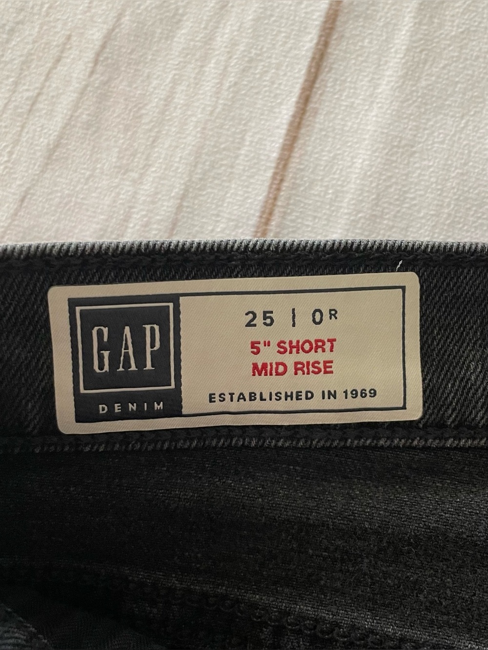 Gap 5” Mid Rise Denim Shorts Women’s 25 | 0 Black Cuffed Stretch Casual Fringed - Picture 7 of 12